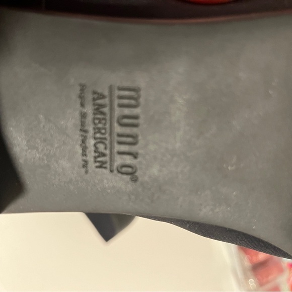 Munro American Black Comfortable Heels Size 8.5 with 2” Block Heel - Picture 4 of 10